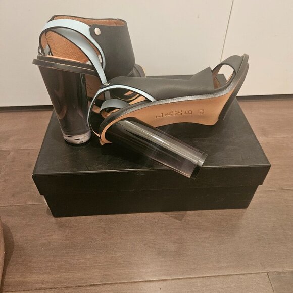 Shoes - Picture 1 of 3